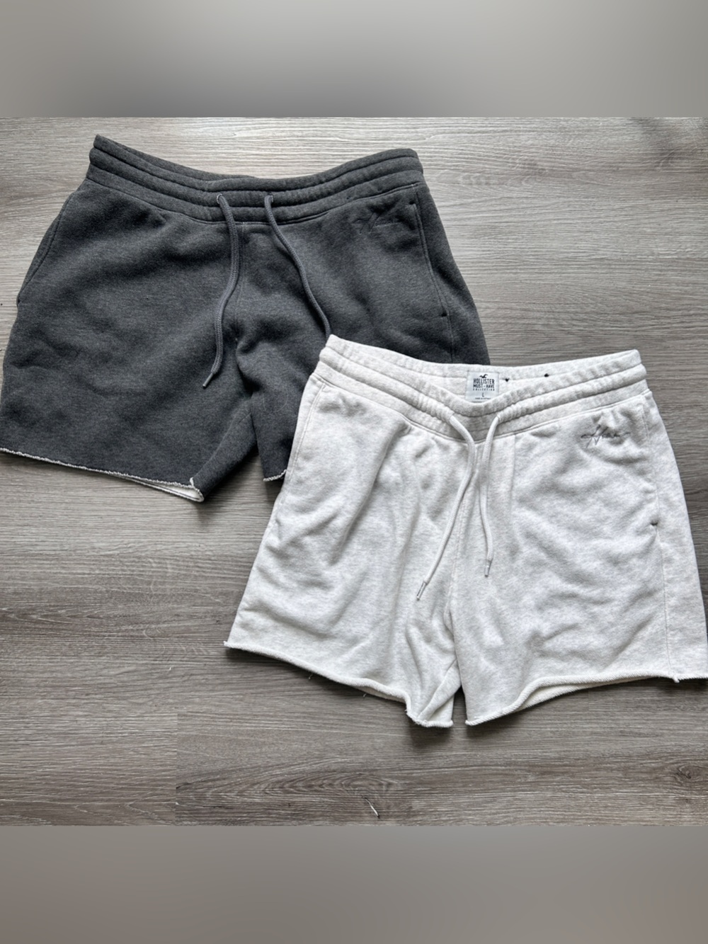 Hollister Sweatshorts men’s gray/heather lot of 2 pair - size L